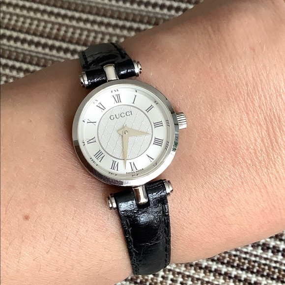 Authentic GUCCI SHELLY LINE ladies watch 🔥 - Picture 1 of 10